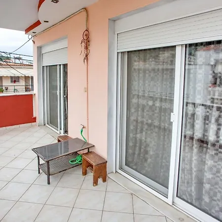 George * Néa Péramos