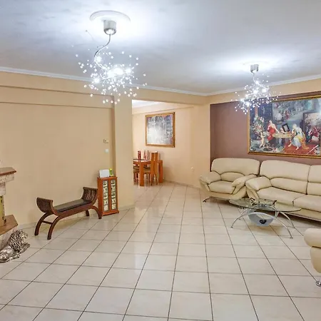 George ヴィラ Néa Péramos