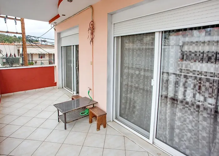 George * Néa Péramos